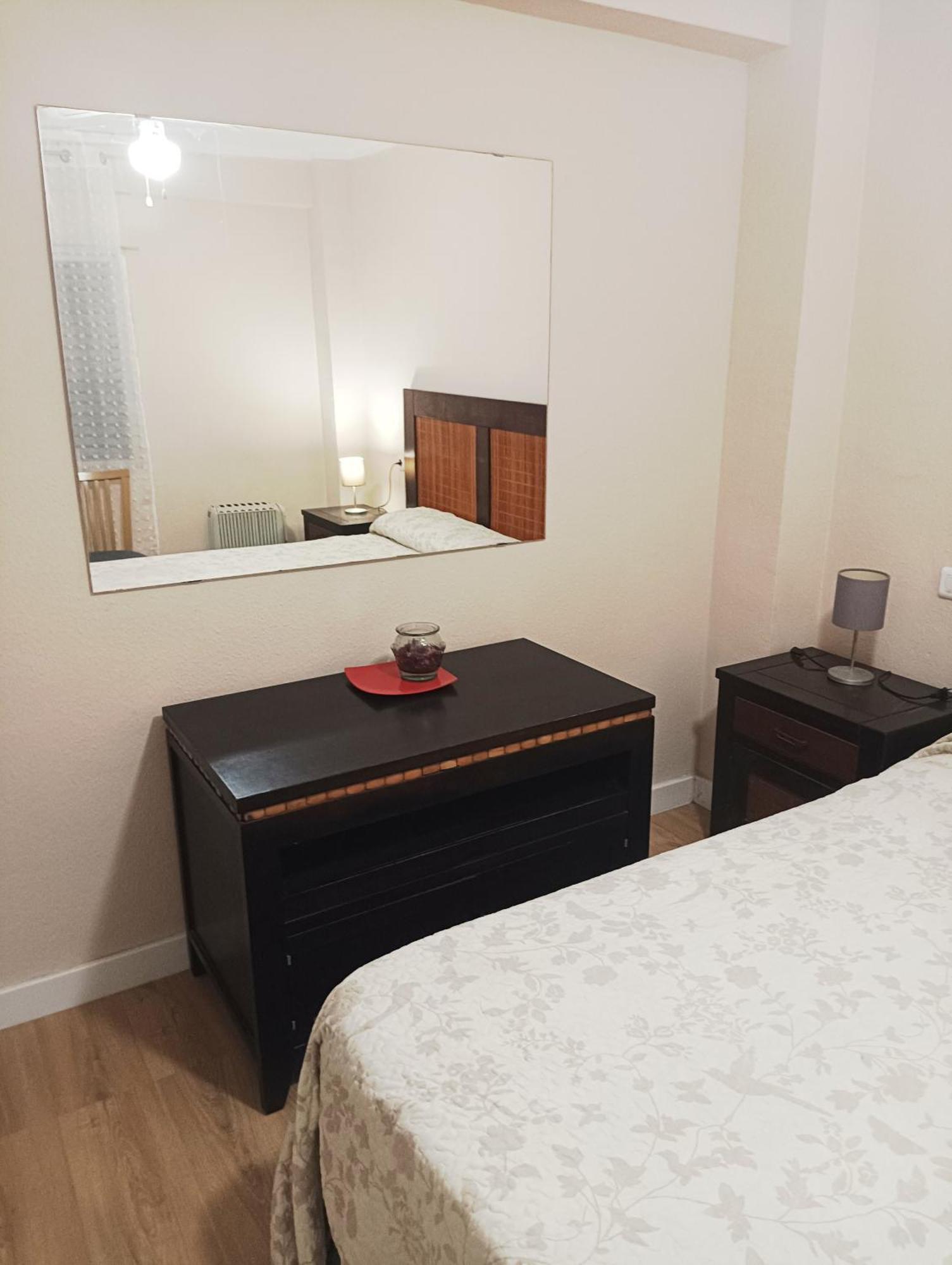 Habitaciones En Apartamento Compartido Delicias Room Cerca Del Mar, Aeropuerto, Ave Y Metro Málaga Esterno foto